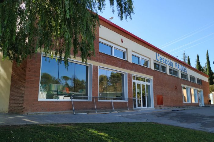 Escola Paidós VI, Manresa (Portada)